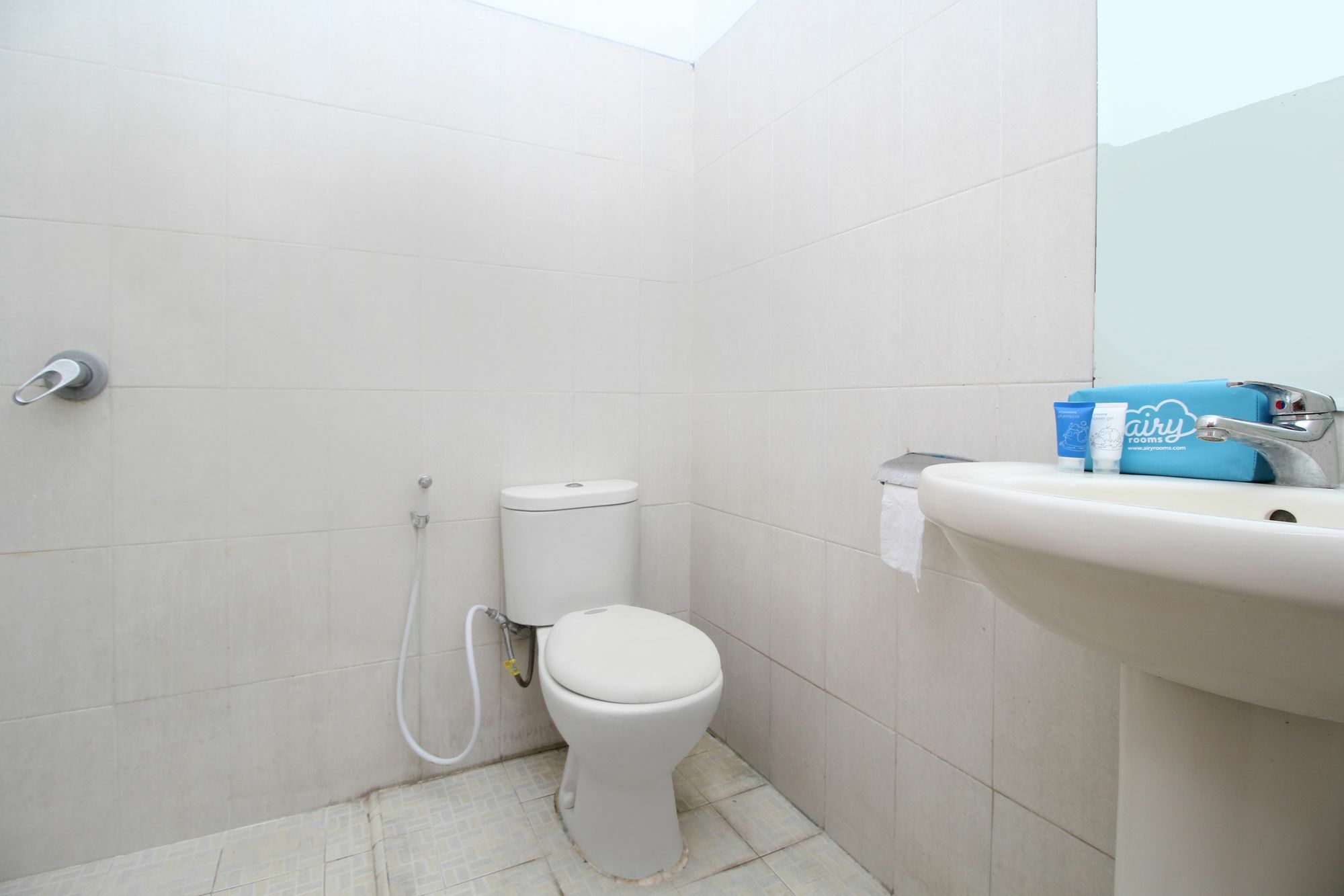 Отель Airy Kartika Plaza Gang Melati 1 Bali Кута Экстерьер фото